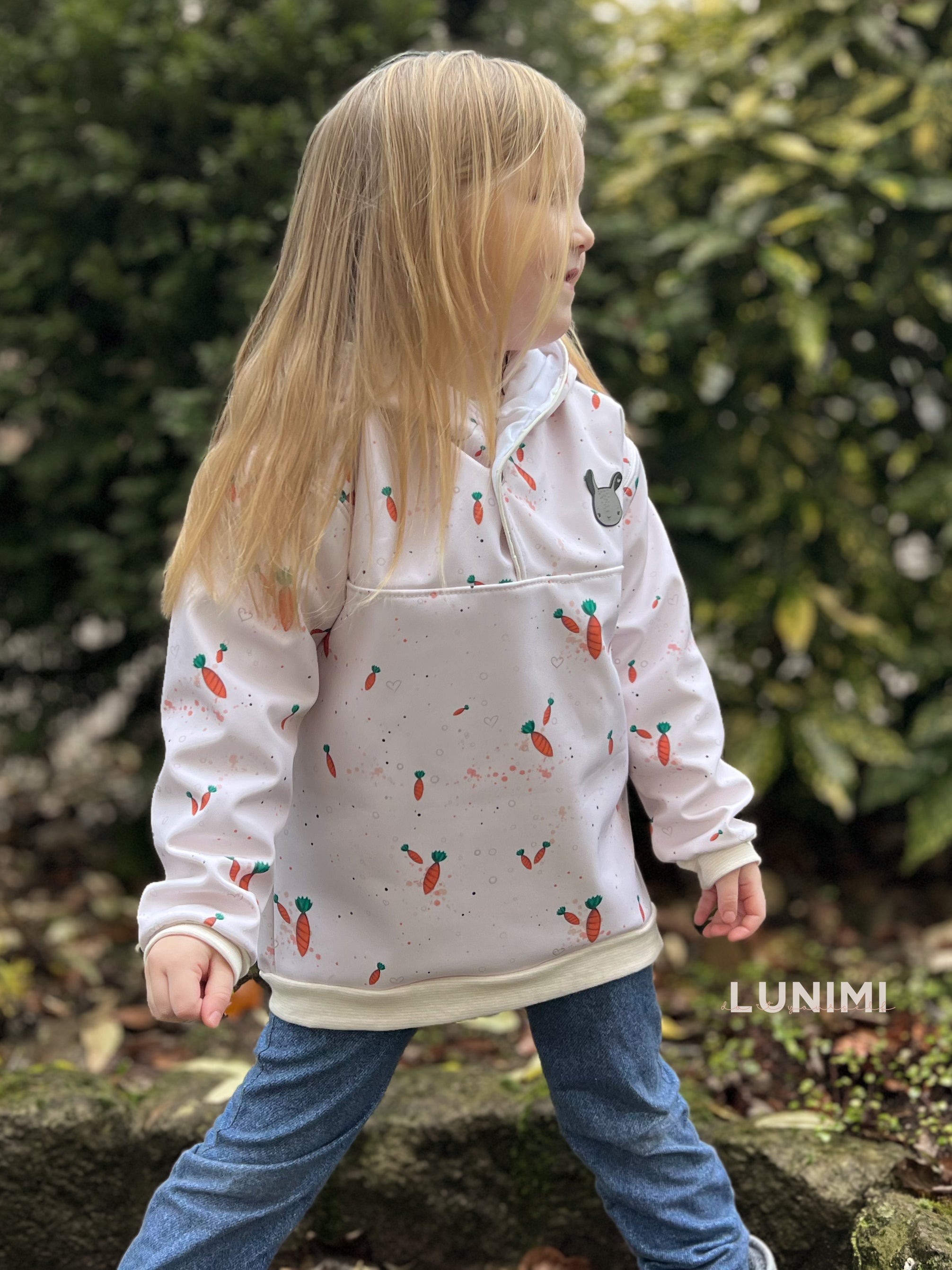 Love carrots in the heart Eigenproduktion beige